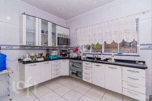 Image 28 - 853637
