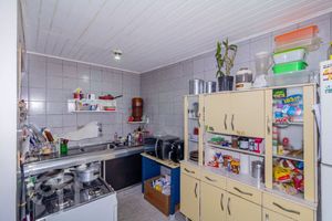 Image 21 - 853696