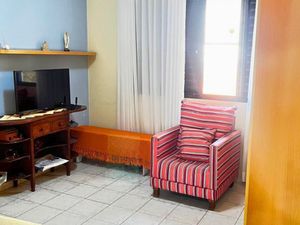 Image 3 - 853699