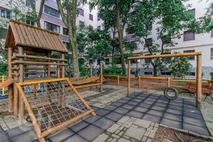 Image 37 - 853700