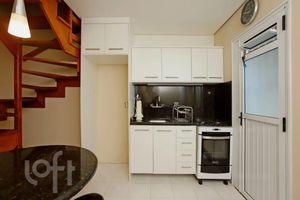 Image 3 - 853703