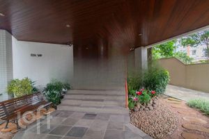 Image 29 - 853726