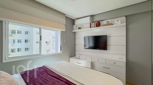 Image 8 - 853768