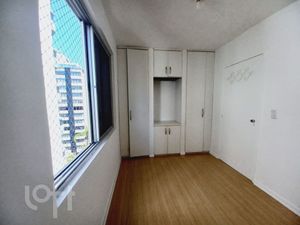 Image 9 - 853818