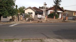 Image 2 - 853885