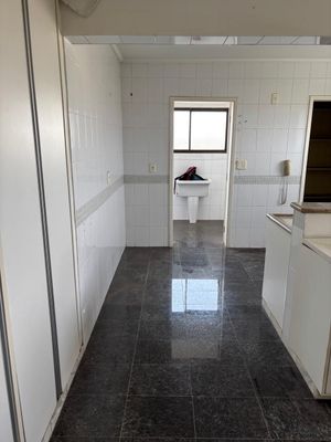Image 4 - 853911