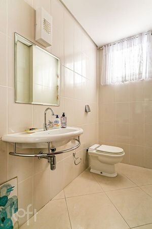 Image 8 - 853976