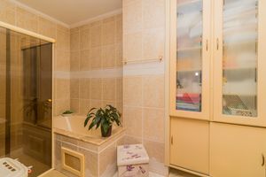 Image 30 - 854007