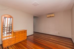 Image 33 - 854152