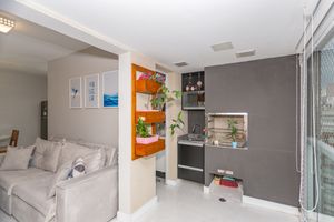 Image 6 - 854295