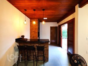 Image 6 - 854372