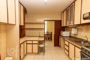 Image 9 - 854394