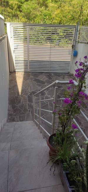 Image 5 - 854395