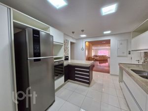 Image 8 - 854438