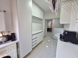 Image 10 - 854438