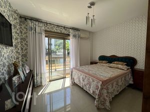 Image 18 - 854482
