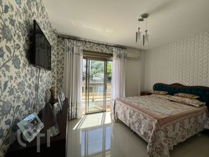 Image 10 - 854482