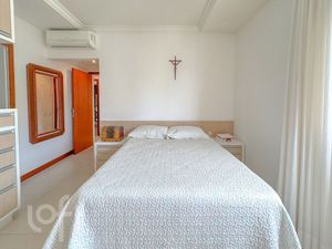 Image 18 - 854490