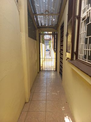 Image 18 - 854525