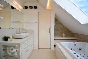 Image 18 - 854527