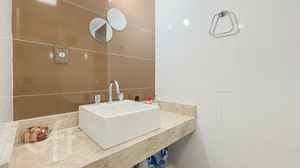 Image 19 - 854589