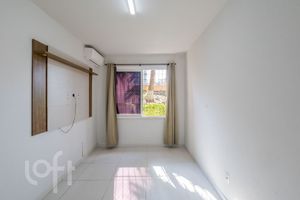 Image 21 - 854599