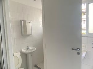 Image 8 - 854671