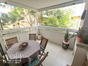 Image 15 - 854726