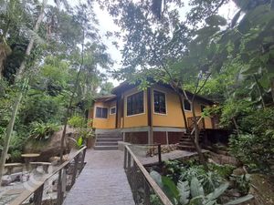 Image 6 - 854968