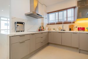 Image 32 - 854986