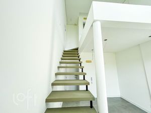 Image 4 - 855018