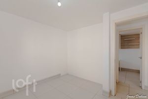 Image 4 - 855090