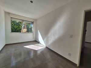 Image 10 - 855101