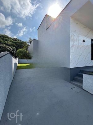 Image 24 - 855102