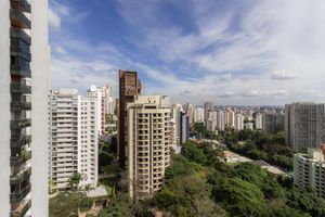 Image 21 - 855195