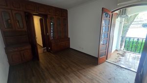 Image 6 - 855196