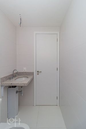 Image 21 - 855280