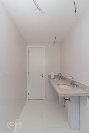 Image 5 - 855280