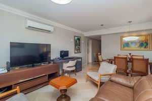 Image 4 - 855281