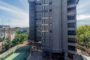 Image 9 - 855281
