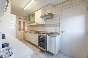 Image 21 - 855281