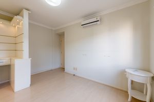 Image 11 - 855281