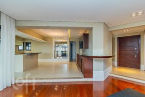 Image 6 - 855319