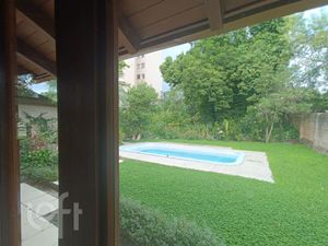 Image 6 - 855323