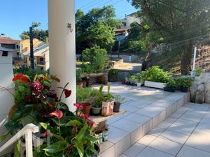 Image 8 - 855345