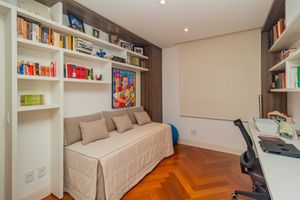 Image 19 - 855349