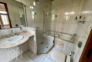 Image 13 - 855373