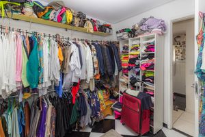 Image 8 - 855386