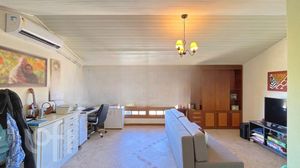 Image 32 - 855400