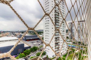Image 10 - 855404